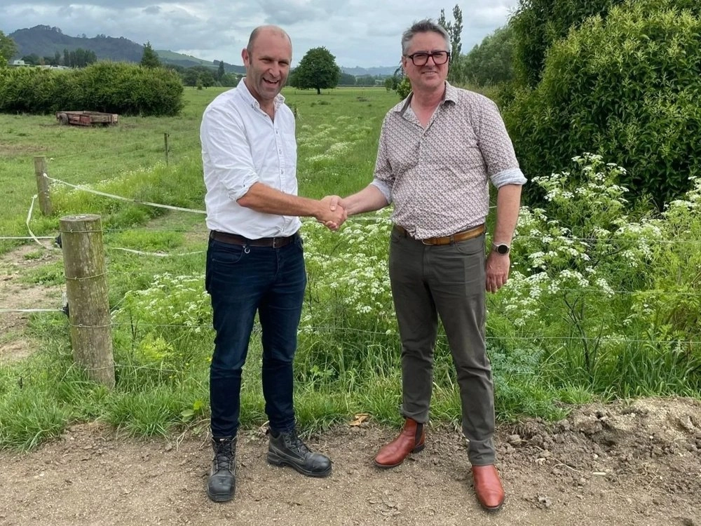 Lightyears and NewPower Energy representatives at the Cambridge project site