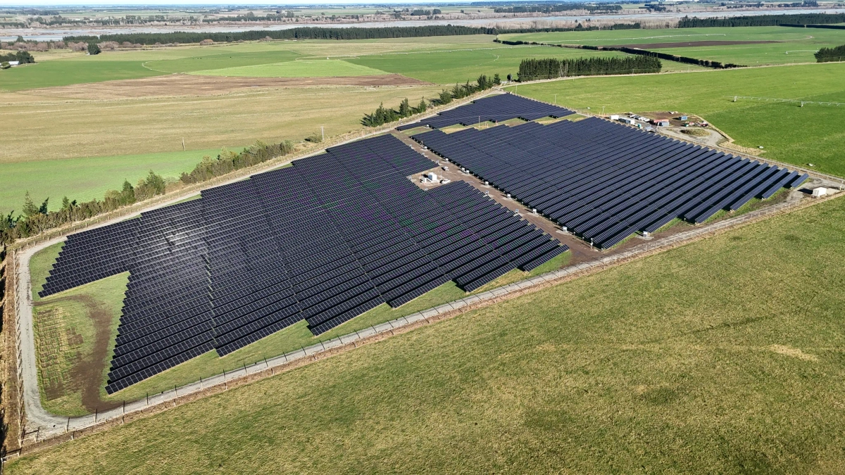 Thongcaster Solar Farm across its surrounding farmland